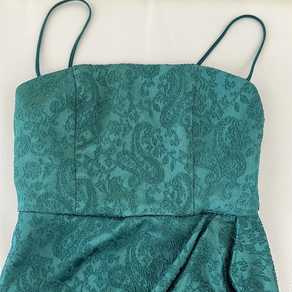 Lucy In The Sky Bernadette Jacquard Dress in Green - Picture 2 of 10